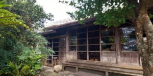 那覇を一望できる登録有形文化財しむじょうで沖縄そば